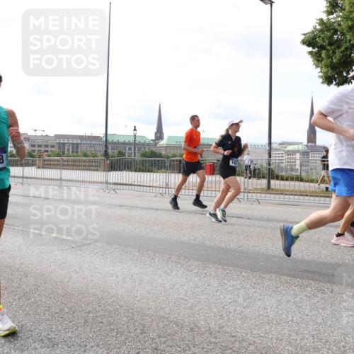 29.06.2025 - hella hamburg halbmarathon Lena Gebhardt http://msf.ph/oto/8417303 29.06.2025 10:17:55 Lombardsbrücke 10174, 3138, 503, 1015, 1159, 1160, 1204, 1268, 1274, 1325, 1458, 1554, 1622, 1641, 1749, 1795, 1982, 2094, 2147, 2259, 2305, 2548, 2634, 2931, 3125, 3138, 3292, 3977, 4194, 4218, 4804, 4852, 5002, 5004, 5290, 5611, 5733, 6254, 6270, 6336, 6352, 6786, 7094, 7258, 7291, 7413, 7566, 7641, 7649, 7838, 7844, 7882, 7883, 8067, 8128, 8144, 8248, 8351, 8607, 8799, 9400, 9539, 9717, 9734, 9798, 9844, 9848, 9964, 10174, 10332, 10509, 10908 meine-sportfotos.de