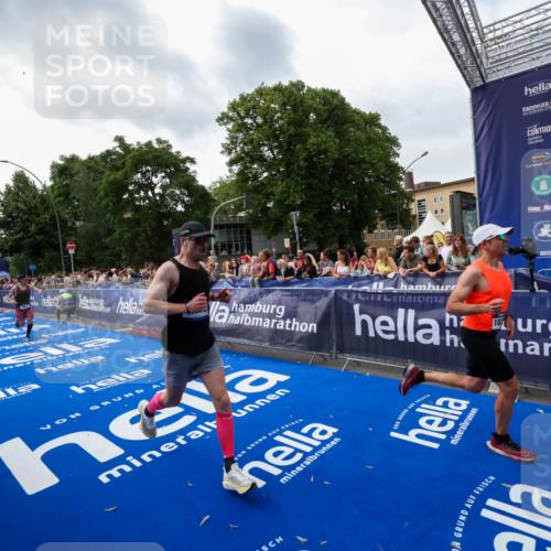 29.06.2025 - hella hamburg halbmarathon Zöllner http://msf.ph/oto/8417309 29.06.2025 10:28:45 Ziel 1953, 3968, 6090, 10222, 15655, 17213, 17428 meine-sportfotos.de