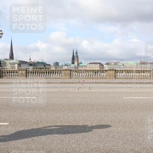 29.06.2025 - hella hamburg halbmarathon Lena Gebhardt http://msf.ph/oto/8417313 29.06.2025 08:57:04 Lombardsbrücke  meine-sportfotos.de