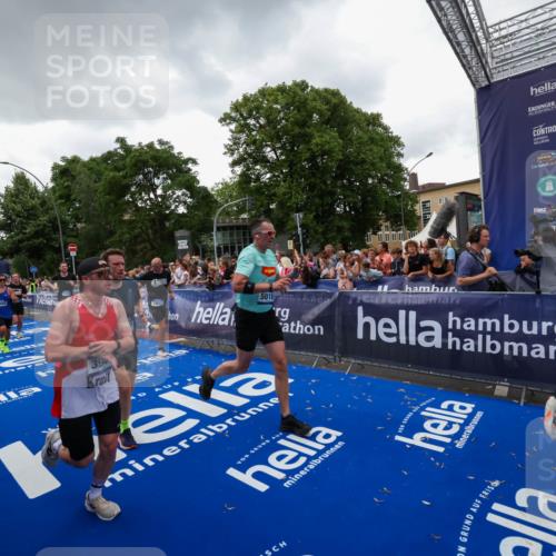 29.06.2025 - hella hamburg halbmarathon Zöllner http://msf.ph/oto/8417321 29.06.2025 10:50:58 Ziel 1466, 2207, 3654, 3947, 4839, 5018, 7052, 7369, 8205, 8572, 10215, 10750, 11551, 12778, 13687, 15362, 15395, 15643, 16285, 18182 meine-sportfotos.de
