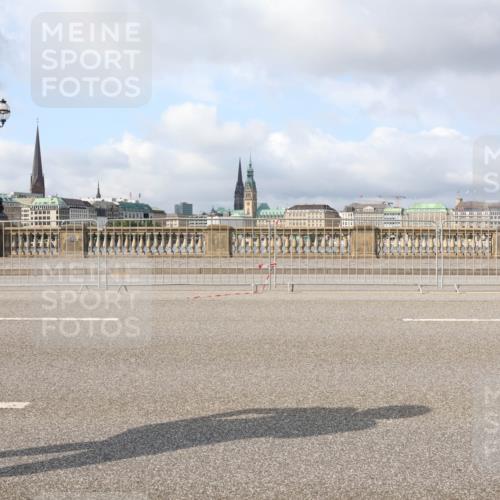 29.06.2025 - hella hamburg halbmarathon Lena Gebhardt http://msf.ph/oto/8417336 29.06.2025 08:57:04 Lombardsbrücke  meine-sportfotos.de