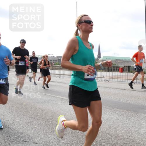 29.06.2025 - hella hamburg halbmarathon Lena Gebhardt http://msf.ph/oto/8417355 29.06.2025 10:17:56 Lombardsbrücke 47, 11275, 10174, 1255, 1015, 1159, 1160, 1204, 1268, 1274, 1325, 1458, 1554, 1622, 1641, 1749, 1795, 1982, 2094, 2147, 2259, 2305, 2548, 2634, 2931, 3125, 3138, 3292, 3977, 4194, 4218, 4804, 4852, 5002, 5004, 5290, 5611, 5733, 6254, 6270, 6336, 6352, 6786, 7094, 7258, 7291, 7413, 7566, 7641, 7649, 7838, 7844, 7882, 7883, 8067, 8128, 8144, 8248, 8607, 8799, 9400, 9539, 9717, 9734, 9798, 9844, 9848, 9964, 10174, 10332, 10509, 10908, 12498 meine-sportfotos.de