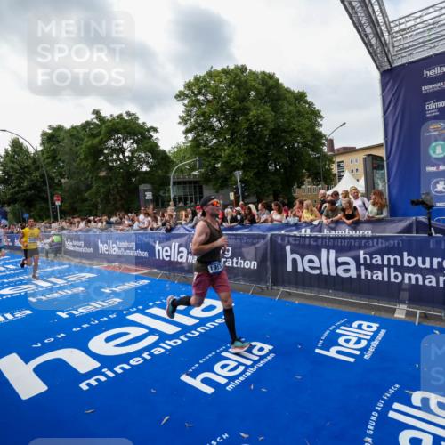 29.06.2025 - hella hamburg halbmarathon Zöllner http://msf.ph/oto/8417356 29.06.2025 10:28:47 Ziel 1953, 2604, 3968, 6090, 10486, 15655, 17428, 18763 meine-sportfotos.de