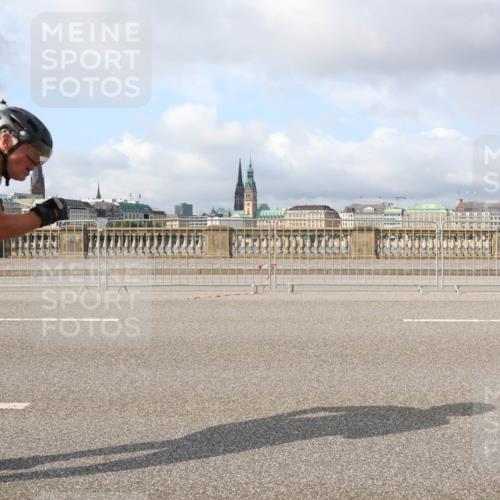 29.06.2025 - hella hamburg halbmarathon Lena Gebhardt http://msf.ph/oto/8417359 29.06.2025 08:57:04 Lombardsbrücke 2 meine-sportfotos.de