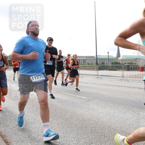29.06.2025 - hella hamburg halbmarathon Lena Gebhardt http://msf.ph/oto/8417373 29.06.2025 10:17:56 Lombardsbrücke 14701, 11275, 10174, 3138, 1015, 1159, 1160, 1204, 1268, 1274, 1325, 1458, 1554, 1622, 1641, 1749, 1795, 1982, 2094, 2147, 2259, 2305, 2548, 2634, 2931, 3125, 3138, 3292, 3977, 4194, 4218, 4804, 4852, 5002, 5004, 5290, 5611, 5733, 6254, 6270, 6336, 6352, 6786, 7094, 7258, 7291, 7413, 7566, 7641, 7649, 7838, 7844, 7882, 7883, 8067, 8128, 8144, 8248, 8607, 8799, 9400, 9539, 9717, 9734, 9798, 9844, 9848, 9964, 10174, 10332, 10509, 10908, 12498 meine-sportfotos.de