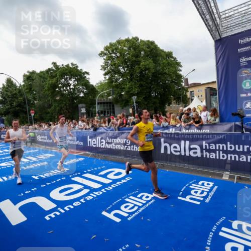 29.06.2025 - hella hamburg halbmarathon Zöllner http://msf.ph/oto/8417408 29.06.2025 10:28:49 Ziel 2604, 3968, 6090, 10486, 15655, 17428, 18763 meine-sportfotos.de