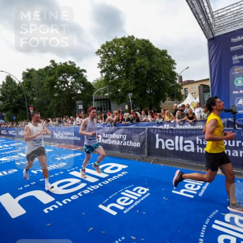 29.06.2025 - hella hamburg halbmarathon Zöllner http://msf.ph/oto/8417420 29.06.2025 10:28:49 Ziel 2604, 3968, 6090, 10486, 15655, 17428, 18763 meine-sportfotos.de