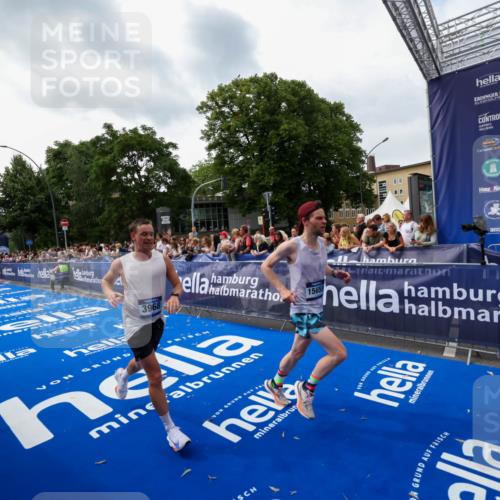 29.06.2025 - hella hamburg halbmarathon Zöllner http://msf.ph/oto/8417428 29.06.2025 10:28:49 Ziel 2604, 3968, 6090, 10486, 15655, 17428, 18763 meine-sportfotos.de
