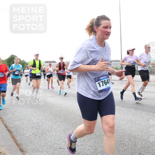 29.06.2025 - hella hamburg halbmarathon Lena Gebhardt http://msf.ph/oto/8417459 29.06.2025 10:51:59 Lombardsbrücke 1126, 9590, 18780, 787, 9220, 17641, 3151, 3152, 1418, 1978, 1997, 2308, 2593, 2736, 2778, 3038, 3240, 3991, 4087, 4273, 4436, 4598, 4606, 4748, 5062, 5262, 5291, 5534, 5716, 5717, 6007, 6403, 6404, 6406, 6456, 6604, 6885, 6945, 6947, 6954, 6985, 7682, 7691, 7841, 7992, 8125, 8194, 8196, 8250, 8251, 8399, 8621, 9220, 9340, 9368, 9460, 9462, 9590, 9594, 9673, 9730, 10342, 10496, 10521, 10533, 10673, 10693, 10830, 11101, 11126, 11127, 11375, 11875, 12065 meine-sportfotos.de