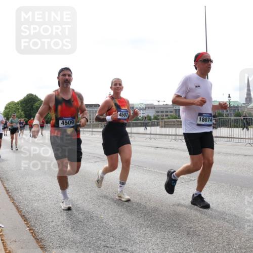 29.06.2025 - hella hamburg halbmarathon Lena Gebhardt http://msf.ph/oto/8417465 29.06.2025 10:26:56 Lombardsbrücke 11740, 4509, 4507, 18074, 1530, 1793, 1973, 2045, 2306, 2643, 4358, 4507, 4509, 5494, 5495, 5707, 6259, 6625, 6637, 7069, 7234, 7314, 8056, 8079, 8281, 9186, 9349, 10077, 10465, 11110, 11270, 11740, 12071, 12126, 13264, 13462, 14020, 14021, 14930, 15027, 15108, 15807, 15878, 16479, 16788, 17049, 17300, 17445, 17675, 18074, 18087, 18516, 18962, 18976, 18978 meine-sportfotos.de