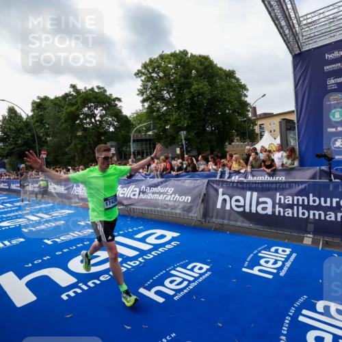 29.06.2025 - hella hamburg halbmarathon Zöllner http://msf.ph/oto/8417473 29.06.2025 10:28:52 Ziel 2604, 10486, 17428, 18763 meine-sportfotos.de