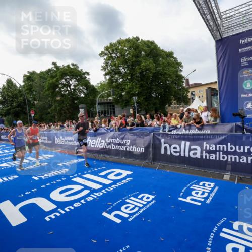 29.06.2025 - hella hamburg halbmarathon Zöllner http://msf.ph/oto/8417498 29.06.2025 10:28:54 Ziel 1827, 2604, 10486, 18763 meine-sportfotos.de