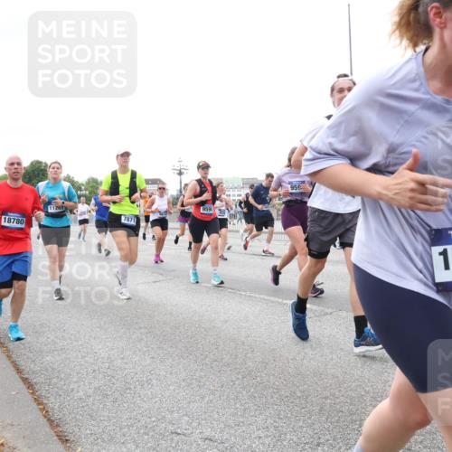 29.06.2025 - hella hamburg halbmarathon Lena Gebhardt http://msf.ph/oto/8417499 29.06.2025 10:51:59 Lombardsbrücke 1110, 18780, 11268, 7871, 9590, 959, 17641, 1418, 1978, 1997, 2308, 2593, 2736, 2778, 3038, 3240, 3991, 4087, 4273, 4436, 4598, 4606, 4748, 5062, 5262, 5291, 5534, 5716, 5717, 6007, 6403, 6404, 6406, 6456, 6604, 6885, 6945, 6947, 6954, 6985, 7682, 7691, 7841, 7992, 8125, 8194, 8196, 8250, 8251, 8399, 8621, 9220, 9340, 9368, 9460, 9462, 9590, 9594, 9673, 9730, 10342, 10496, 10521, 10533, 10673, 10693, 10830, 11101, 11126, 11127, 11375, 11875, 12065 meine-sportfotos.de