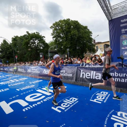 29.06.2025 - hella hamburg halbmarathon Zöllner http://msf.ph/oto/8417524 29.06.2025 10:28:55 Ziel 1827, 2604, 10486, 18763 meine-sportfotos.de