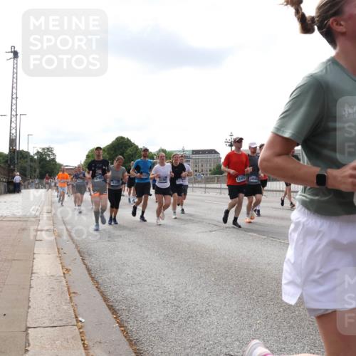 29.06.2025 - hella hamburg halbmarathon Lena Gebhardt http://msf.ph/oto/8417529 29.06.2025 10:17:57 Lombardsbrücke 6799, 5290, 15322, 12401, 10509, 17, 1015, 1159, 1160, 1204, 1268, 1274, 1325, 1458, 1554, 1622, 1641, 1749, 1795, 1982, 2087, 2094, 2147, 2259, 2548, 2634, 2931, 3125, 3138, 3292, 3977, 4218, 4804, 5002, 5004, 5290, 5611, 5733, 6254, 6270, 6336, 6352, 6786, 7094, 7258, 7291, 7413, 7566, 7641, 7649, 7838, 7844, 7882, 7883, 8067, 8128, 8144, 8248, 8607, 8799, 9400, 9539, 9717, 9734, 9798, 9844, 9848, 9964, 10174, 10332, 10509, 10908, 12498 meine-sportfotos.de
