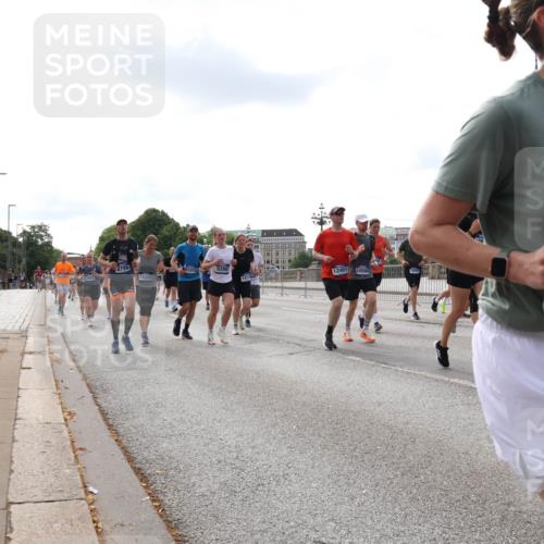 29.06.2025 - hella hamburg halbmarathon Lena Gebhardt http://msf.ph/oto/8417548 29.06.2025 10:17:57 Lombardsbrücke 8799, 15203, 5290, 12401, 10509, 10509, 15322, 1617, 1015, 1159, 1160, 1204, 1268, 1274, 1325, 1458, 1554, 1622, 1641, 1749, 1795, 1982, 2087, 2094, 2147, 2259, 2548, 2634, 2931, 3125, 3138, 3292, 3977, 4218, 4804, 5002, 5004, 5290, 5611, 5733, 6254, 6270, 6336, 6352, 6786, 7094, 7258, 7291, 7413, 7566, 7641, 7649, 7838, 7844, 7882, 7883, 8067, 8128, 8144, 8248, 8607, 8799, 9400, 9539, 9717, 9734, 9798, 9844, 9848, 9964, 10174, 10332, 10509, 10908, 12498 meine-sportfotos.de
