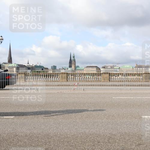 29.06.2025 - hella hamburg halbmarathon Lena Gebhardt http://msf.ph/oto/8417570 29.06.2025 08:57:12 Lombardsbrücke 1 meine-sportfotos.de