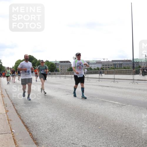 29.06.2025 - hella hamburg halbmarathon Lena Gebhardt http://msf.ph/oto/8417577 29.06.2025 10:26:58 Lombardsbrücke 11740, 10465, 2643, 1530, 1793, 1973, 2045, 2306, 2643, 2775, 4358, 4507, 4509, 5494, 5495, 5707, 6259, 6625, 6637, 7069, 7234, 7314, 8056, 8079, 8281, 9186, 9349, 10077, 10465, 11110, 11270, 11740, 12071, 12126, 13462, 14020, 14021, 15027, 15108, 15641, 15807, 15878, 16479, 16788, 17049, 17300, 17445, 17675, 18074, 18087, 18516, 18962, 18976, 18978 meine-sportfotos.de
