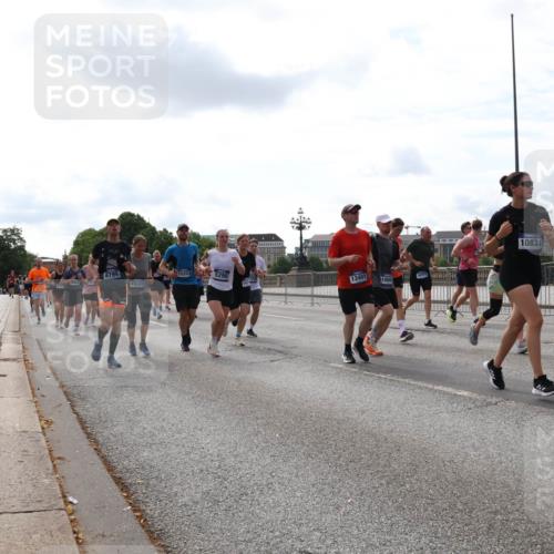 29.06.2025 - hella hamburg halbmarathon Lena Gebhardt http://msf.ph/oto/8417584 29.06.2025 10:17:58 Lombardsbrücke 15203, 5290, 8799, 15322, 12401, 1050, 1050, 10831, 1015, 1159, 1160, 1204, 1268, 1274, 1325, 1458, 1554, 1622, 1641, 1749, 1795, 1982, 2087, 2094, 2147, 2259, 2548, 2634, 2931, 3125, 3138, 3292, 3321, 3977, 4218, 4804, 5002, 5004, 5290, 5611, 5733, 6254, 6270, 6336, 6352, 6786, 7094, 7258, 7291, 7413, 7566, 7641, 7649, 7838, 7844, 7882, 7883, 8067, 8128, 8144, 8248, 8607, 8799, 9400, 9539, 9717, 9734, 9798, 9844, 9848, 9964, 10174, 10332, 10509, 10908, 12498 meine-sportfotos.de