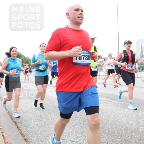 29.06.2025 - hella hamburg halbmarathon Lena Gebhardt http://msf.ph/oto/8417592 29.06.2025 10:52:00 Lombardsbrücke 01, 11268, 8780, 7871, 10653, 9590, 1418, 1978, 2593, 2736, 2778, 3038, 3240, 3991, 4087, 4273, 4436, 4598, 4606, 4748, 5062, 5262, 5291, 5534, 5716, 5717, 6007, 6386, 6403, 6404, 6406, 6456, 6604, 6885, 6945, 6947, 6954, 6985, 7682, 7690, 7691, 7841, 8125, 8194, 8196, 8250, 8251, 8399, 8621, 9220, 9340, 9368, 9460, 9462, 9590, 9594, 9673, 9730, 10342, 10496, 10521, 10533, 10673, 10693, 10830, 11101, 11126, 11127, 11375, 11875, 11899, 11974, 12065 meine-sportfotos.de