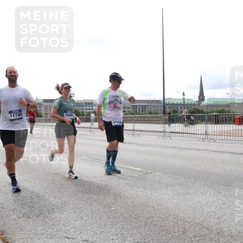 29.06.2025 - hella hamburg halbmarathon Lena Gebhardt http://msf.ph/oto/8417595 29.06.2025 10:26:59 Lombardsbrücke 11740, 10465, 2643, 1530, 1793, 1973, 2045, 2306, 2643, 2775, 4358, 4507, 4509, 5494, 5495, 5707, 6259, 6625, 6637, 7069, 7234, 7314, 7944, 8056, 8079, 8281, 9186, 9349, 10077, 10465, 11110, 11270, 11740, 12071, 13462, 14020, 14021, 15027, 15108, 15641, 15807, 15878, 16479, 16788, 17049, 17300, 17445, 17675, 18074, 18087, 18516, 18962, 18976, 18978 meine-sportfotos.de