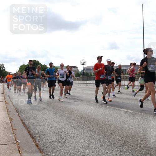 29.06.2025 - hella hamburg halbmarathon Lena Gebhardt http://msf.ph/oto/8417604 29.06.2025 10:17:58 Lombardsbrücke 6799, 5203, 5290, 15322, 12401, 1050, 10831, 1015, 1159, 1160, 1204, 1268, 1274, 1325, 1458, 1554, 1622, 1641, 1749, 1795, 1982, 2087, 2094, 2147, 2259, 2548, 2634, 2931, 3125, 3138, 3292, 3321, 3977, 4218, 4804, 5002, 5004, 5290, 5611, 5733, 6254, 6270, 6336, 6352, 6786, 7094, 7258, 7291, 7413, 7566, 7641, 7649, 7838, 7844, 7882, 7883, 8067, 8128, 8144, 8248, 8607, 8799, 9400, 9539, 9717, 9734, 9798, 9844, 9848, 9964, 10174, 10332, 10509, 10908, 12498 meine-sportfotos.de