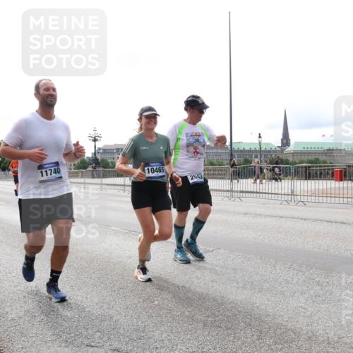 29.06.2025 - hella hamburg halbmarathon Lena Gebhardt http://msf.ph/oto/8417628 29.06.2025 10:26:59 Lombardsbrücke 11740, 10465, 2693, 1530, 1793, 1973, 2045, 2306, 2643, 2775, 4358, 4507, 4509, 5494, 5495, 5707, 6259, 6625, 6637, 7069, 7234, 7314, 7944, 8056, 8079, 8281, 9186, 9349, 10077, 10465, 11110, 11270, 11740, 12071, 13462, 14020, 14021, 15027, 15108, 15641, 15807, 15878, 16479, 16788, 17049, 17300, 17445, 17675, 18074, 18087, 18516, 18962, 18976, 18978 meine-sportfotos.de
