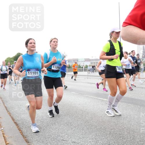 29.06.2025 - hella hamburg halbmarathon Lena Gebhardt http://msf.ph/oto/8417630 29.06.2025 10:52:01 Lombardsbrücke 11101, 11268, 787, 9220, 1418, 1978, 2593, 2736, 2778, 3038, 3240, 3991, 4087, 4273, 4436, 4598, 4606, 4748, 4815, 5062, 5262, 5291, 5534, 5716, 5717, 6007, 6386, 6403, 6404, 6406, 6456, 6604, 6885, 6947, 6954, 6985, 7682, 7690, 7691, 8125, 8194, 8196, 8250, 8251, 8399, 8621, 9220, 9340, 9368, 9460, 9462, 9590, 9594, 9673, 9730, 10342, 10496, 10521, 10533, 10634, 10673, 10693, 10830, 10884, 11101, 11126, 11127, 11375, 11736, 11875, 11899, 11974, 12065 meine-sportfotos.de