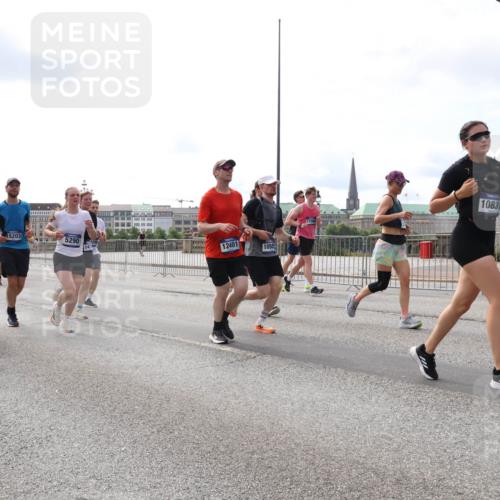 29.06.2025 - hella hamburg halbmarathon Lena Gebhardt http://msf.ph/oto/8417645 29.06.2025 10:17:58 Lombardsbrücke 8799, 5322, 15203, 5290, 12401, 1050, 1758, 10831, 1015, 1159, 1160, 1204, 1268, 1274, 1325, 1458, 1554, 1622, 1641, 1749, 1795, 1982, 2087, 2094, 2147, 2259, 2548, 2634, 2931, 3125, 3138, 3292, 3321, 3977, 4218, 4804, 5002, 5004, 5290, 5611, 5733, 6254, 6270, 6336, 6352, 6786, 7094, 7258, 7291, 7413, 7566, 7641, 7649, 7838, 7844, 7882, 7883, 8067, 8128, 8144, 8248, 8607, 8799, 9400, 9539, 9717, 9734, 9798, 9844, 9848, 9964, 10174, 10332, 10509, 10908, 12498 meine-sportfotos.de