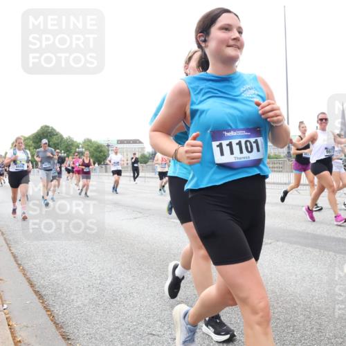 29.06.2025 - hella hamburg halbmarathon Lena Gebhardt http://msf.ph/oto/8417675 29.06.2025 10:52:01 Lombardsbrücke 6604, 10673, 35, 11101, 9673, 787, 862, 9220, 1418, 1978, 2593, 2736, 2778, 3038, 3240, 3991, 4087, 4273, 4436, 4598, 4606, 4748, 4815, 5062, 5262, 5291, 5534, 5716, 5717, 6007, 6386, 6403, 6404, 6406, 6456, 6604, 6885, 6947, 6954, 6985, 7682, 7690, 7691, 8125, 8194, 8196, 8250, 8251, 8399, 8621, 9220, 9340, 9368, 9460, 9462, 9590, 9594, 9673, 9730, 10342, 10496, 10521, 10533, 10634, 10673, 10693, 10830, 10884, 11101, 11126, 11127, 11375, 11736, 11875, 11899, 11974, 12065 meine-sportfotos.de