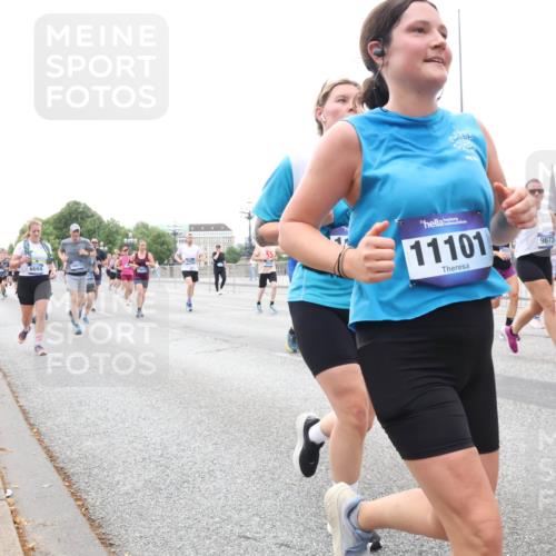 29.06.2025 - hella hamburg halbmarathon Lena Gebhardt http://msf.ph/oto/8417702 29.06.2025 10:52:01 Lombardsbrücke 6604, 10673, 11101, 9673, 9220, 1418, 1978, 2593, 2736, 2778, 3038, 3240, 3991, 4087, 4273, 4436, 4598, 4606, 4748, 4815, 5062, 5262, 5291, 5534, 5716, 5717, 6007, 6386, 6403, 6404, 6406, 6456, 6604, 6885, 6947, 6954, 6985, 7682, 7690, 7691, 8125, 8194, 8196, 8250, 8251, 8399, 8621, 9220, 9340, 9368, 9460, 9462, 9590, 9594, 9673, 9730, 10342, 10496, 10521, 10533, 10634, 10673, 10693, 10830, 10884, 11101, 11126, 11127, 11375, 11736, 11875, 11899, 11974, 12065 meine-sportfotos.de