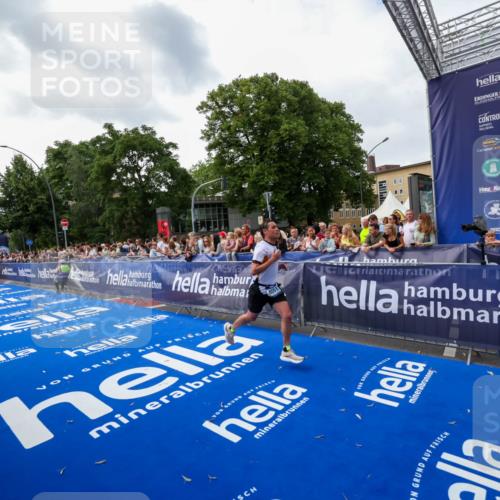 29.06.2025 - hella hamburg halbmarathon Zöllner http://msf.ph/oto/8417716 29.06.2025 10:29:10 Ziel 3043, 8473, 10171, 10351, 16157, 18874, 19194 meine-sportfotos.de