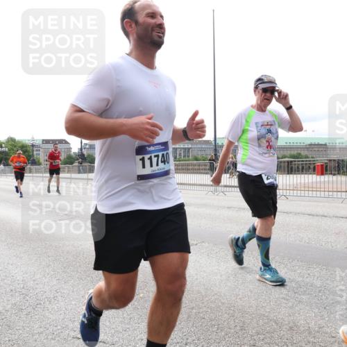 29.06.2025 - hella hamburg halbmarathon Lena Gebhardt http://msf.ph/oto/8417719 29.06.2025 10:27:00 Lombardsbrücke 11740, 1530, 1793, 1973, 2045, 2306, 2643, 2775, 4358, 4507, 4509, 5494, 5495, 5707, 6259, 6625, 6637, 7069, 7234, 7314, 7944, 8056, 8079, 8281, 9186, 9349, 10077, 10465, 11110, 11270, 11740, 12071, 13462, 14020, 14021, 15027, 15108, 15641, 15807, 15878, 16479, 16788, 17049, 17300, 17445, 17675, 18074, 18516, 18962, 18976, 18978 meine-sportfotos.de