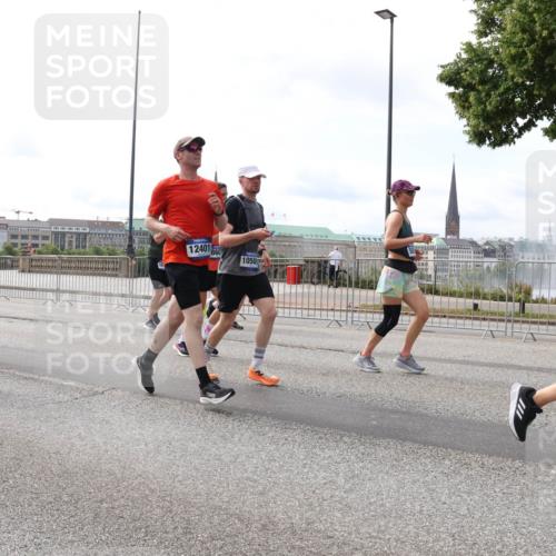 29.06.2025 - hella hamburg halbmarathon Lena Gebhardt http://msf.ph/oto/8417722 29.06.2025 10:17:59 Lombardsbrücke 12401860, 5290, 1050, 5203, 1015, 1159, 1160, 1204, 1268, 1274, 1325, 1458, 1554, 1622, 1641, 1749, 1795, 1982, 2087, 2094, 2147, 2259, 2548, 2634, 2931, 3125, 3138, 3292, 3321, 3482, 3977, 4218, 4738, 4804, 5002, 5004, 5290, 5611, 5733, 6254, 6270, 6336, 6352, 6786, 7094, 7258, 7413, 7641, 7649, 7838, 7882, 7883, 8067, 8128, 8144, 8248, 8607, 8799, 9400, 9539, 9717, 9734, 9798, 9844, 9848, 9964, 10174, 10332, 10509, 10908, 12498 meine-sportfotos.de