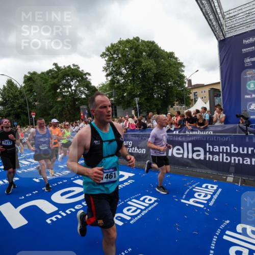 29.06.2025 - hella hamburg halbmarathon Zöllner http://msf.ph/oto/8417741 29.06.2025 10:51:23 Ziel 1461, 1817, 2364, 2411, 2636, 2718, 4814, 6657, 6776, 8316, 8930, 8989, 9214, 9476, 10480, 10667, 11124, 11512, 12016, 13047, 14865, 14994, 16357, 18019, 18489 meine-sportfotos.de