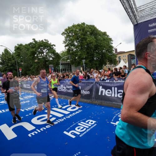 29.06.2025 - hella hamburg halbmarathon Zöllner http://msf.ph/oto/8417750 29.06.2025 10:51:23 Ziel 1461, 1817, 2364, 2411, 2636, 2718, 4814, 6657, 6776, 8316, 8930, 8989, 9214, 9476, 10480, 10667, 11124, 11512, 12016, 13047, 14865, 14994, 16357, 18019, 18489 meine-sportfotos.de