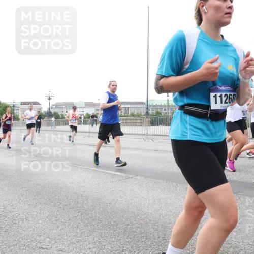 29.06.2025 - hella hamburg halbmarathon Lena Gebhardt http://msf.ph/oto/8417752 29.06.2025 10:52:02 Lombardsbrücke 6604, 10673, 1807, 11268, 9613, 922, 1418, 1978, 2593, 3038, 3240, 3991, 4087, 4273, 4436, 4598, 4606, 4748, 4815, 5062, 5262, 5291, 5534, 5716, 5717, 6007, 6386, 6403, 6404, 6406, 6456, 6604, 6885, 6947, 6985, 7682, 7690, 7691, 8125, 8194, 8196, 8250, 8251, 8399, 8621, 9220, 9340, 9368, 9460, 9462, 9590, 9594, 9673, 9730, 10296, 10342, 10521, 10533, 10634, 10673, 10693, 10830, 10884, 11101, 11126, 11127, 11375, 11736, 11875, 11899, 11974, 12065, 12558 meine-sportfotos.de