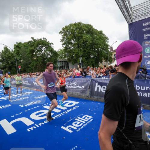 29.06.2025 - hella hamburg halbmarathon Zöllner http://msf.ph/oto/8417794 29.06.2025 10:51:25 Ziel 1817, 2364, 2411, 2636, 2718, 2946, 4814, 5820, 6657, 6776, 8316, 8989, 9214, 9656, 10480, 10667, 11124, 11422, 12016, 13047, 14865, 14994, 15950, 16357, 18019, 18489 meine-sportfotos.de