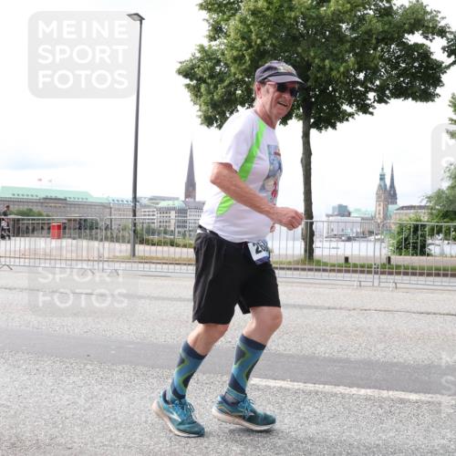 29.06.2025 - hella hamburg halbmarathon Lena Gebhardt http://msf.ph/oto/8417805 29.06.2025 10:27:01 Lombardsbrücke 1530, 1793, 1973, 2045, 2306, 2643, 2775, 4358, 4507, 4509, 5494, 5495, 5707, 6259, 6625, 6637, 7069, 7234, 7314, 7944, 8056, 8079, 8281, 9186, 9349, 10077, 10465, 11110, 11270, 11740, 11766, 12071, 13462, 14020, 14021, 15027, 15108, 15641, 15807, 15878, 16479, 16788, 17049, 17300, 17445, 17675, 18074, 18516, 18962, 18976, 18978 meine-sportfotos.de