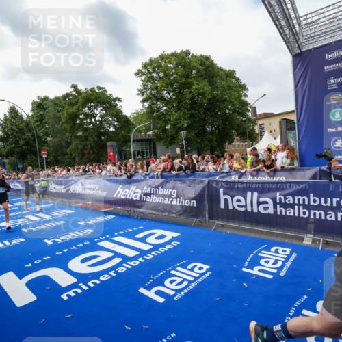 29.06.2025 - hella hamburg halbmarathon Zöllner http://msf.ph/oto/8417823 29.06.2025 10:29:13 Ziel 3043, 8473, 10171, 16157, 19194 meine-sportfotos.de