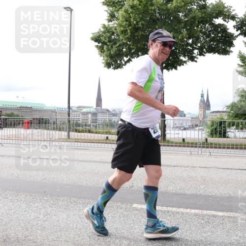 29.06.2025 - hella hamburg halbmarathon Lena Gebhardt http://msf.ph/oto/8417831 29.06.2025 10:27:01 Lombardsbrücke 1530, 1793, 1973, 2045, 2306, 2643, 2775, 4358, 4507, 4509, 5494, 5495, 5707, 6259, 6625, 6637, 7069, 7234, 7314, 7944, 8056, 8079, 8281, 9186, 9349, 10077, 10465, 11110, 11270, 11740, 11766, 12071, 13462, 14020, 14021, 15027, 15108, 15641, 15807, 15878, 16479, 16788, 17049, 17300, 17445, 17675, 18074, 18516, 18962, 18976, 18978 meine-sportfotos.de