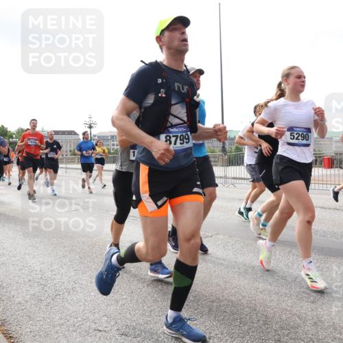 29.06.2025 - hella hamburg halbmarathon Lena Gebhardt http://msf.ph/oto/8417835 29.06.2025 10:18:00 Lombardsbrücke 164, 9964, 5611, 12712, 8799, 5290, 1758, 1015, 1159, 1160, 1204, 1268, 1274, 1325, 1458, 1554, 1622, 1641, 1749, 1795, 1982, 2087, 2094, 2147, 2259, 2548, 2634, 2931, 3125, 3138, 3292, 3321, 3482, 3977, 4218, 4738, 4804, 5002, 5004, 5290, 5611, 5733, 6254, 6270, 6336, 6352, 6786, 7094, 7258, 7413, 7641, 7649, 7838, 7882, 7883, 8067, 8128, 8144, 8248, 8607, 8799, 9400, 9539, 9717, 9734, 9798, 9844, 9848, 9964, 10174, 10332, 10509, 10908, 12498 meine-sportfotos.de