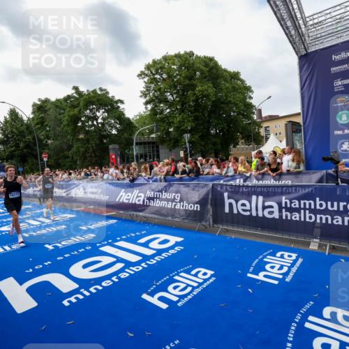 29.06.2025 - hella hamburg halbmarathon Zöllner http://msf.ph/oto/8417837 29.06.2025 10:29:14 Ziel 3043, 8473, 10171, 16157, 19194 meine-sportfotos.de
