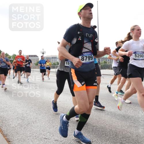 29.06.2025 - hella hamburg halbmarathon Lena Gebhardt http://msf.ph/oto/8417857 29.06.2025 10:18:00 Lombardsbrücke 9964, 5611, 164, 12752, 15, 8799, 5290, 1015, 1159, 1160, 1204, 1268, 1274, 1325, 1458, 1554, 1622, 1641, 1749, 1795, 1982, 2087, 2094, 2147, 2259, 2548, 2634, 2931, 3125, 3138, 3292, 3321, 3482, 3977, 4218, 4738, 4804, 5002, 5004, 5290, 5611, 5733, 6254, 6270, 6336, 6352, 6786, 7094, 7258, 7413, 7641, 7649, 7838, 7882, 7883, 8067, 8128, 8144, 8248, 8607, 8799, 9400, 9539, 9717, 9734, 9798, 9844, 9848, 9964, 10174, 10332, 10509, 10908, 12498 meine-sportfotos.de