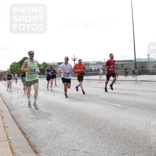 29.06.2025 - hella hamburg halbmarathon Lena Gebhardt http://msf.ph/oto/8417858 29.06.2025 10:27:02 Lombardsbrücke 1897, 4358, 11110, 6637, 1530, 1793, 1973, 2045, 2306, 2643, 2775, 4358, 4507, 4509, 5494, 5495, 5707, 6259, 6625, 6637, 7069, 7234, 7314, 7944, 8056, 8079, 8281, 9186, 9349, 10077, 10465, 11110, 11270, 11740, 11766, 12071, 13462, 14020, 14021, 15027, 15108, 15641, 15807, 15878, 16479, 16788, 17049, 17300, 17445, 17675, 18074, 18516, 18962, 18976, 18978 meine-sportfotos.de