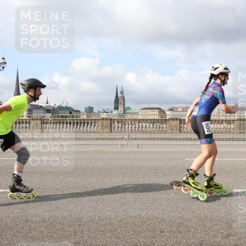29.06.2025 - hella hamburg halbmarathon Lena Gebhardt http://msf.ph/oto/8417868 29.06.2025 08:57:12 Lombardsbrücke 395, 500, 499 meine-sportfotos.de