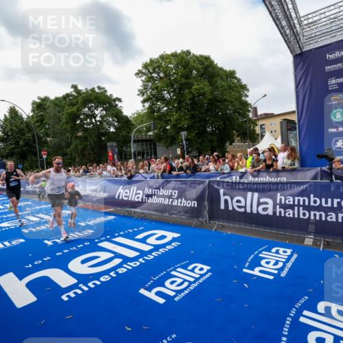 29.06.2025 - hella hamburg halbmarathon Zöllner http://msf.ph/oto/8417912 29.06.2025 10:29:16 Ziel 3043, 8473, 12337, 14395, 19194 meine-sportfotos.de