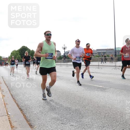 29.06.2025 - hella hamburg halbmarathon Lena Gebhardt http://msf.ph/oto/8417921 29.06.2025 10:27:03 Lombardsbrücke 18978, 7049, 358, 1110, 1530, 1793, 1973, 2045, 2306, 2643, 2775, 4358, 4507, 4509, 5494, 5495, 5707, 6259, 6625, 6637, 7069, 7234, 7314, 7944, 8056, 8079, 8281, 9186, 9349, 10077, 10465, 11110, 11270, 11740, 11766, 12071, 13462, 14020, 14021, 15027, 15108, 15641, 15878, 16479, 16788, 17049, 17300, 17445, 17675, 18074, 18516, 18962, 18976, 18978 meine-sportfotos.de