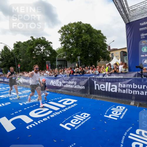 29.06.2025 - hella hamburg halbmarathon Zöllner http://msf.ph/oto/8417930 29.06.2025 10:29:16 Ziel 3043, 8473, 12337, 14395, 19194 meine-sportfotos.de