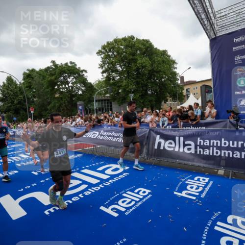 29.06.2025 - hella hamburg halbmarathon Zöllner http://msf.ph/oto/8417954 29.06.2025 10:51:31 Ziel 1335, 2411, 2946, 5820, 7943, 9214, 9656, 11422, 13403, 13792, 15871, 15950, 16357, 17131 meine-sportfotos.de